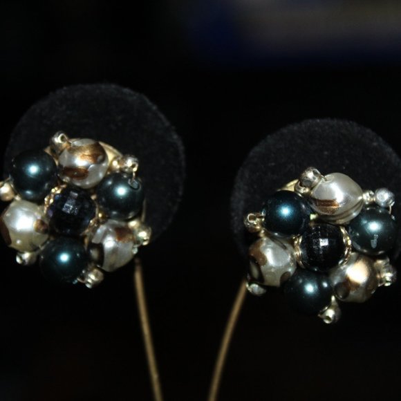 Vintage Clip Back black and white pearl earrings, stamped HONG KONG (Used Item) - Picture 2 of 6